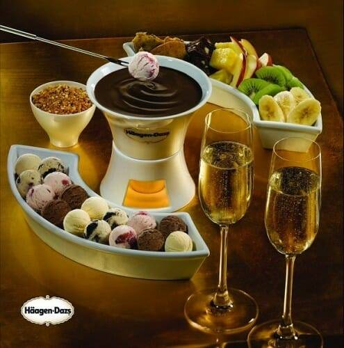 San Valentín dulce y romántico con una fondeu de chocolate