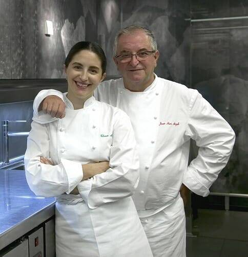 Juan Mari y Elena Arzak, en la cocina de su restaurante