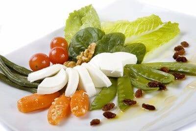 Ensalada de rulitos de cabra