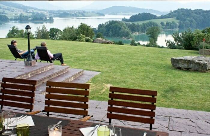 El Golf Resort La Gruyère ofrece unas espectaculares vistas al lago en un entorno ideal para relajarse