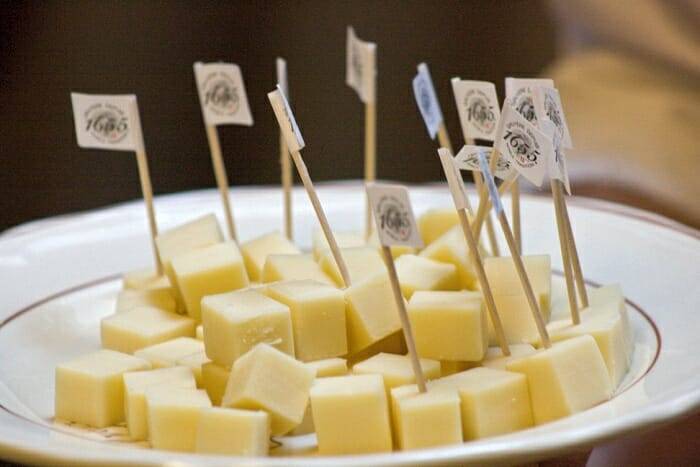 El Gruyère, con sus diferentes maduraciones, da lugar a quesos con variadas texturas y sabores