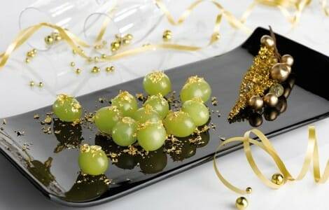 Pon un toque original en tu mesa esta Nochevieja con "12 deseos de oro"