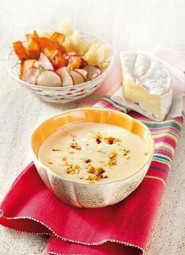 Crema de Camembert con chips de verduras