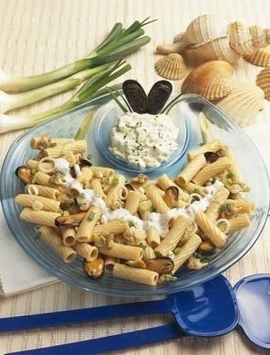 Ensalada de pasta con mejillones y berberechos