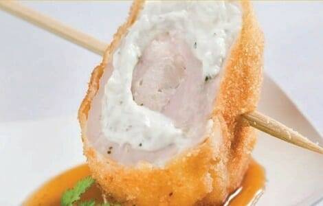 Pechuga de pollo rellena de Philadelphia y menta con arrope de moscatel