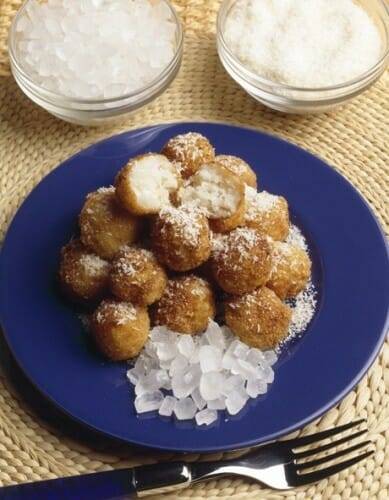 Albóndigas de arroz con leche y coco rallado