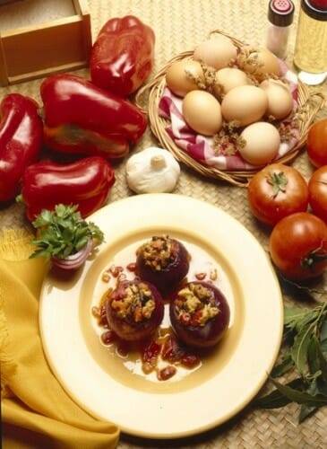 Cebollas rellenas de cerdo y pimiento