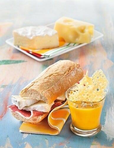 Crema de verduras y Emmental y bocadillo de Camembert con jamón