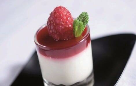 Mousse de Philadelphia con galleta y gelatina de frambuesa
