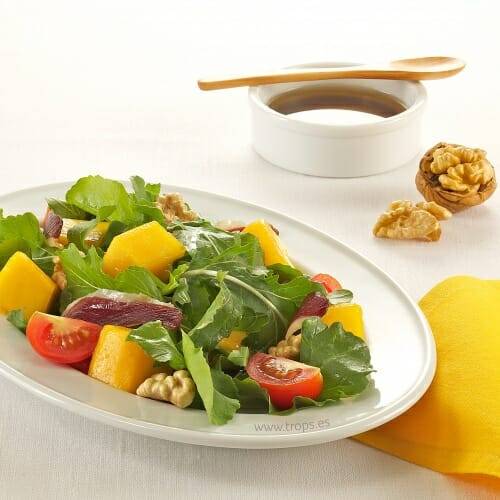 Ensalada de rúcula con jamón de pato, mango y vinagreta balsámica Ensalada de rúcula con jamón de pato, mango y vinagreta balsámica