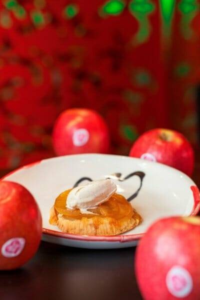 Tarta tatín de manzana con helado de vainilla Tarta tatín de manzana con helado de vainilla