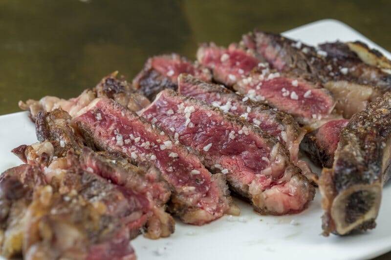 El horno SteakMater está especialmente indicado para cocinar carnes, ya que sus programas automáticos la cocinan en su punto justo. 