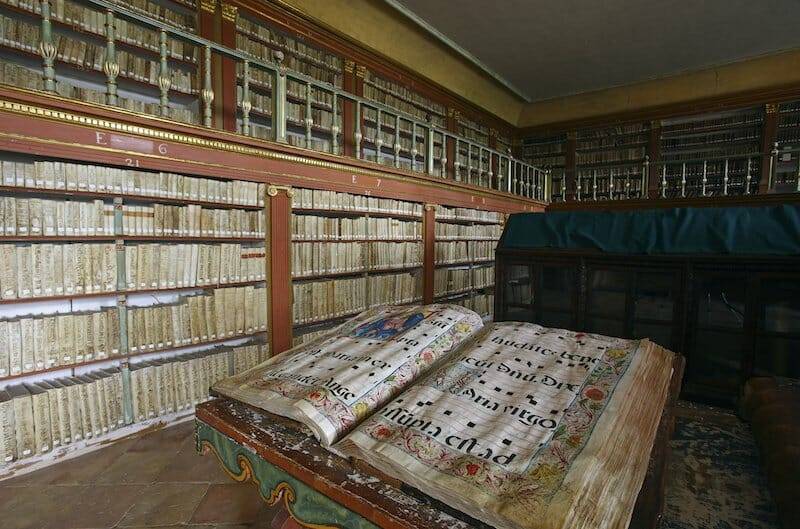 Resultado de imagen de la biblioteca de los monasterios