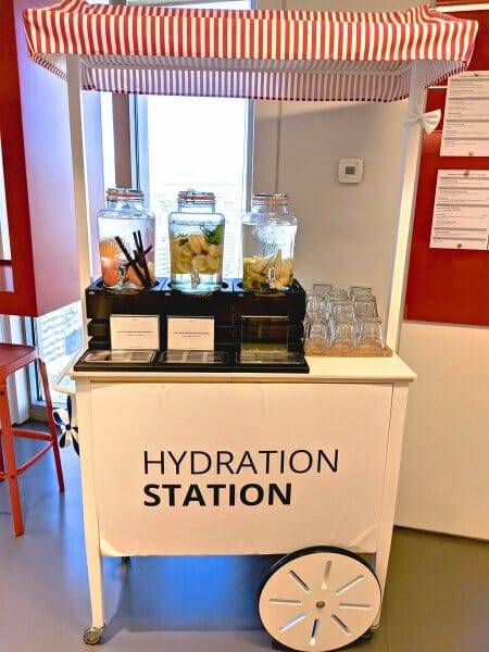 Estación de hidratación con aguas aromatizadas