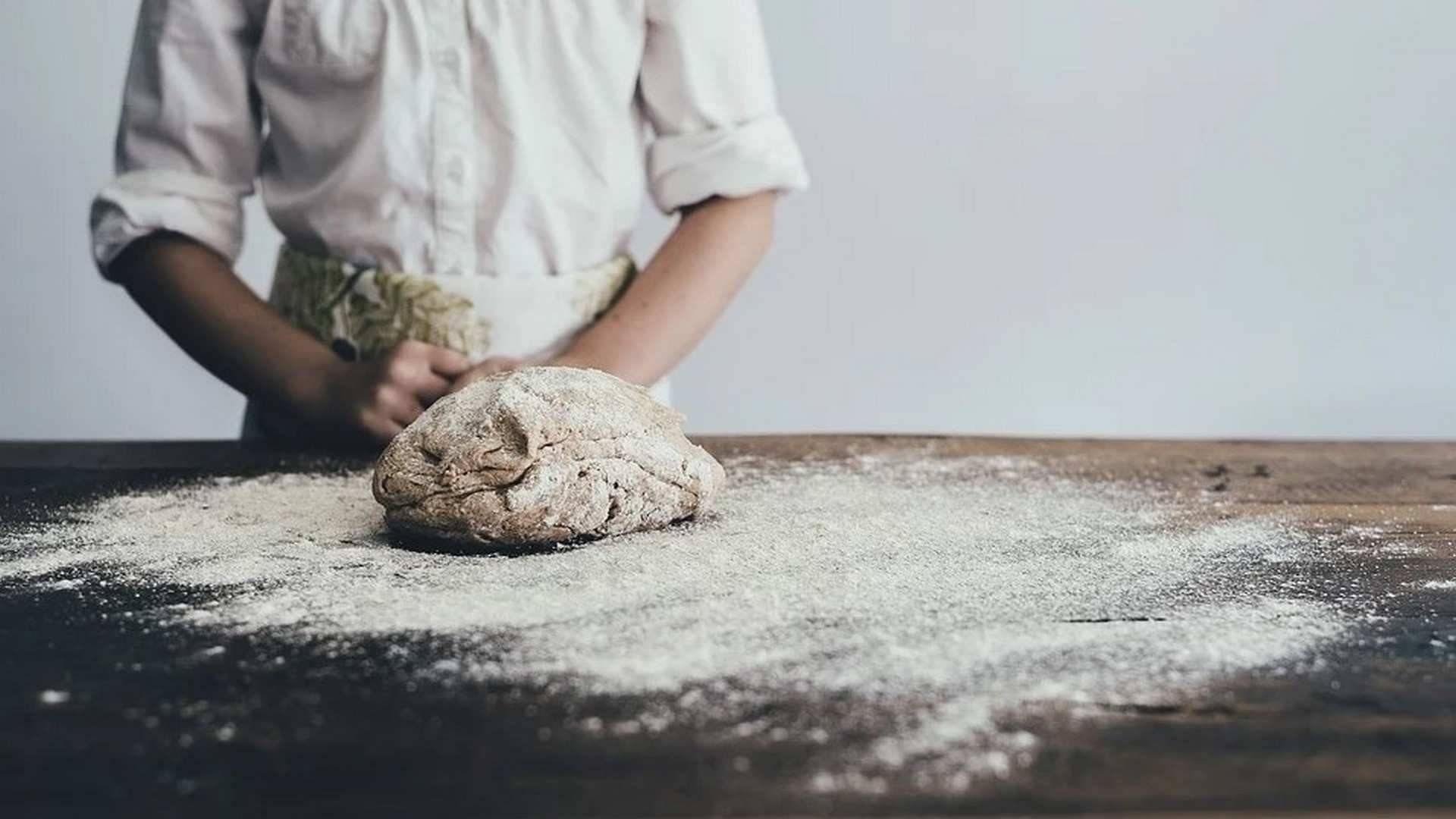 ¿Cómo hacer pan casero?: Pan con poolish y hogaza de pan.