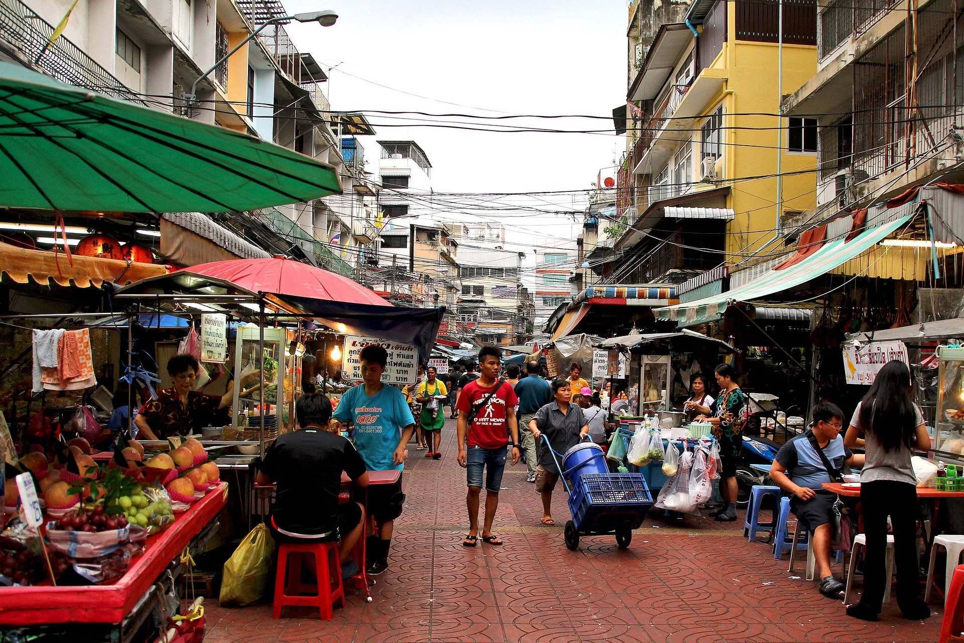 Los mercados de comida suponen la piedra angular del desarrollo económico de Bangkok