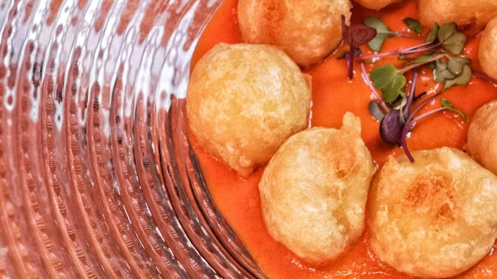 Bravas cremosas Alejandro, un clásico de Taberna y Media