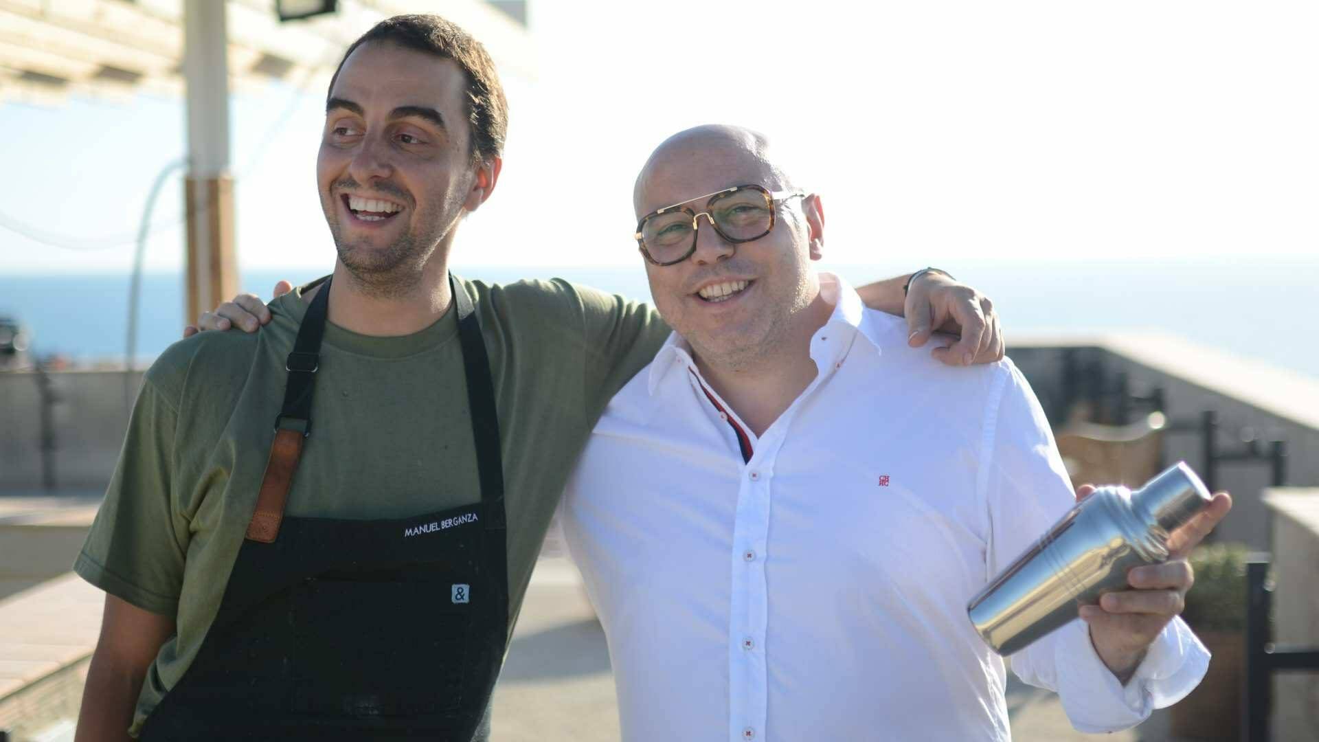 Manuel Berganza, en la cocina, y Luca Anastasio, en la coctelería de El Cuartel del Mar