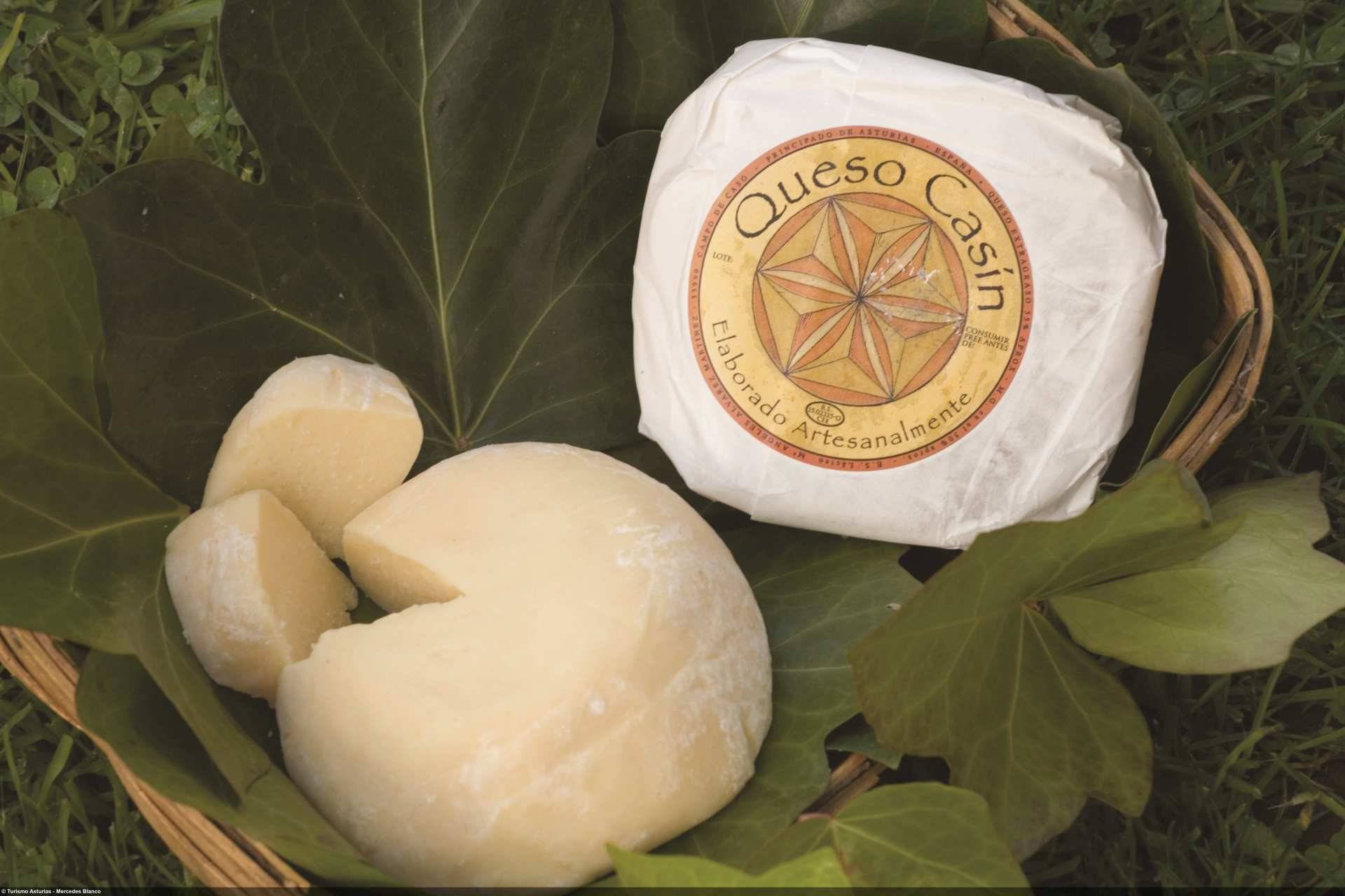 El queso Casín DOP se elabora de forma artesanal en el Parque Natural de Redes. Foto: ©Mercedes Blanco. Turismo de Asturias