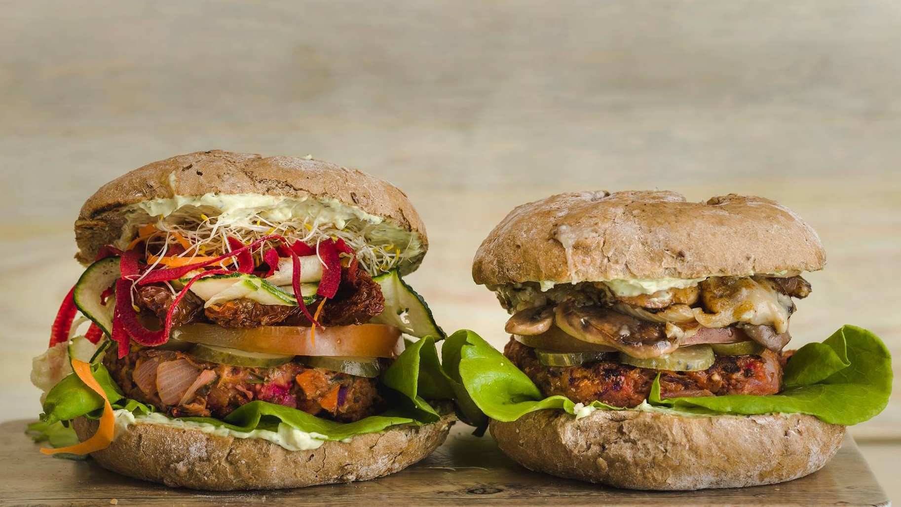 Las hamburguesas de Viva Burger son el plato estrella, pero la carta está llena de recetas veganas y sin gluten muy creativas. ©VivaBurger