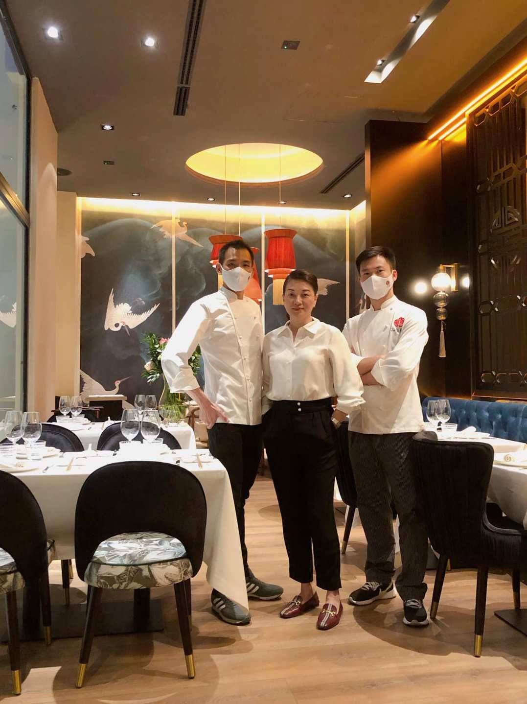 Los hermanos Bao, María Li y Felipe, como jefe de cocina, son perfectos anfitriones en su nuevo restaurante. 
