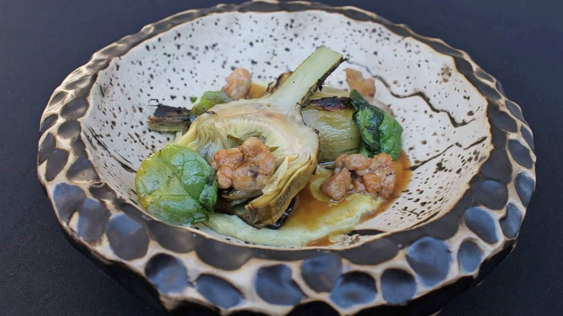 Receta de Alcachofa de la Vega Baja braseada sobre crema de puerro