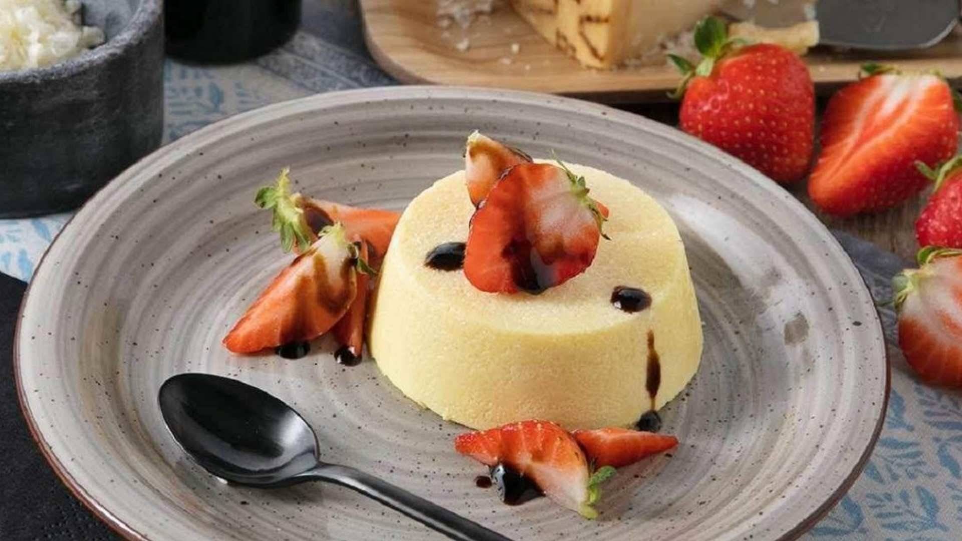 Receta de Pudin salado de queso y fresas