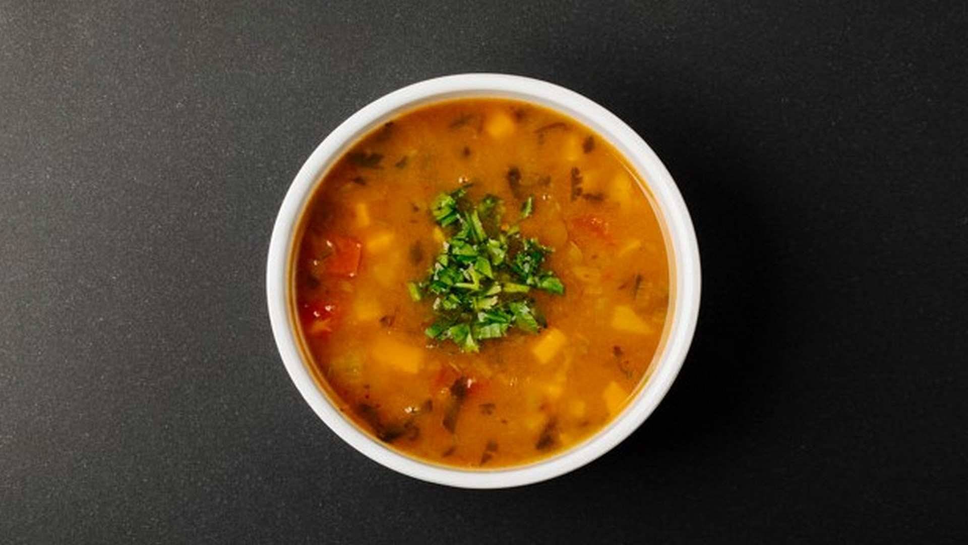 Una sopa no debe contener ingredientes sólidos que superen la mitad del peso total de la misma
