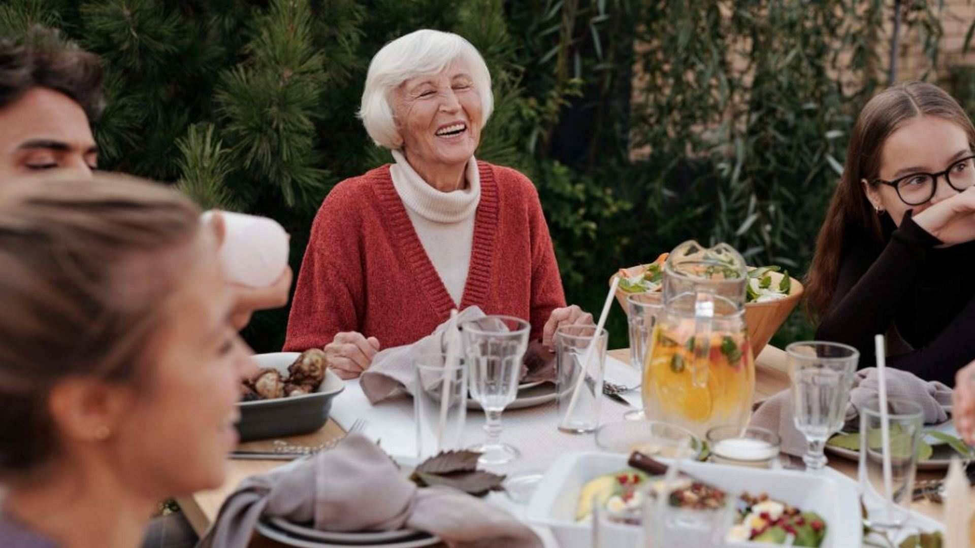 La Alimentación en la tercera edad: los mayores de 60 años tienen una expectativa de vida alta y para que siga siendo así es necesario que continúen cuidado la alimentación 
