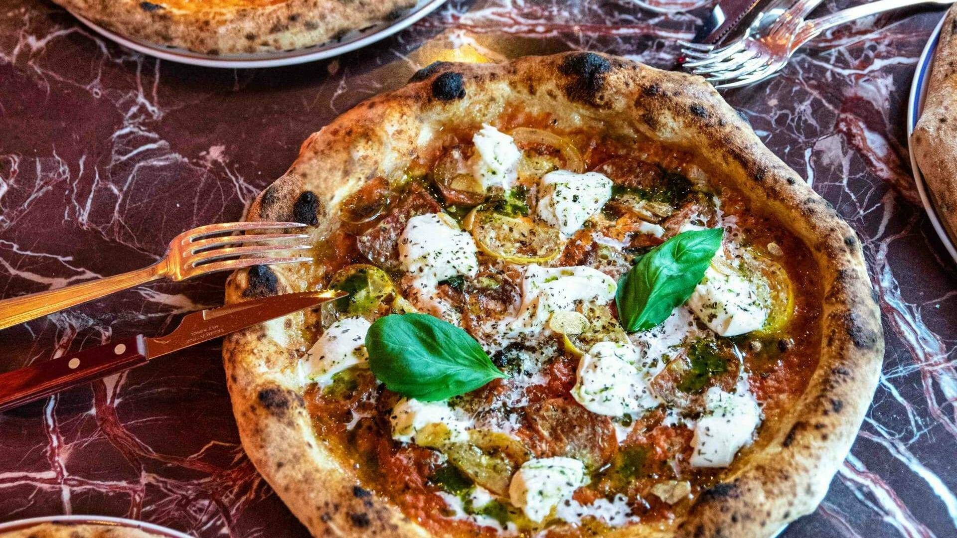 Pizza napoletana con sabores auténticos en Bel Mondo. Foto: ©Sophie Chanimbaud