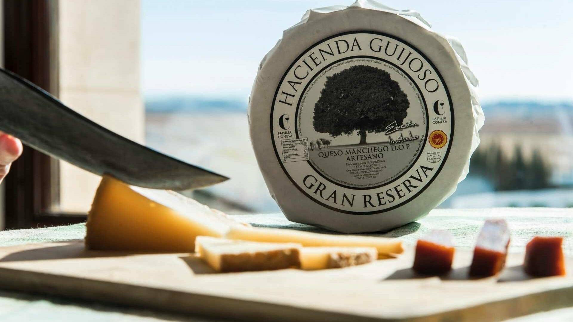 Hacienda Guijoso Gran Reserva, de leche cruda, madurado 13 meses y 7 recubierto de manteca.