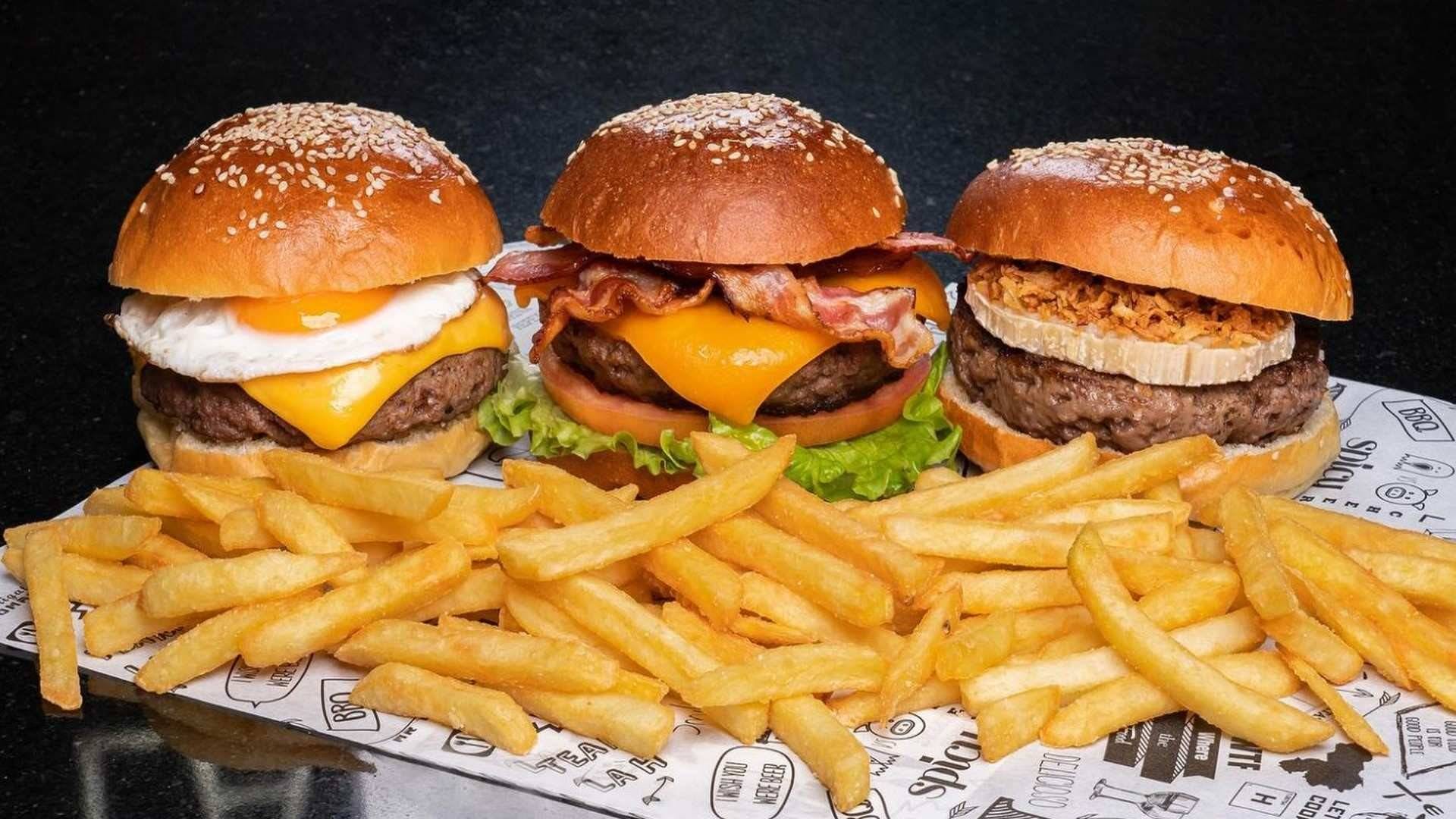 La H ES Muda: 12 hamburguesas,12 meses, 12 destinos