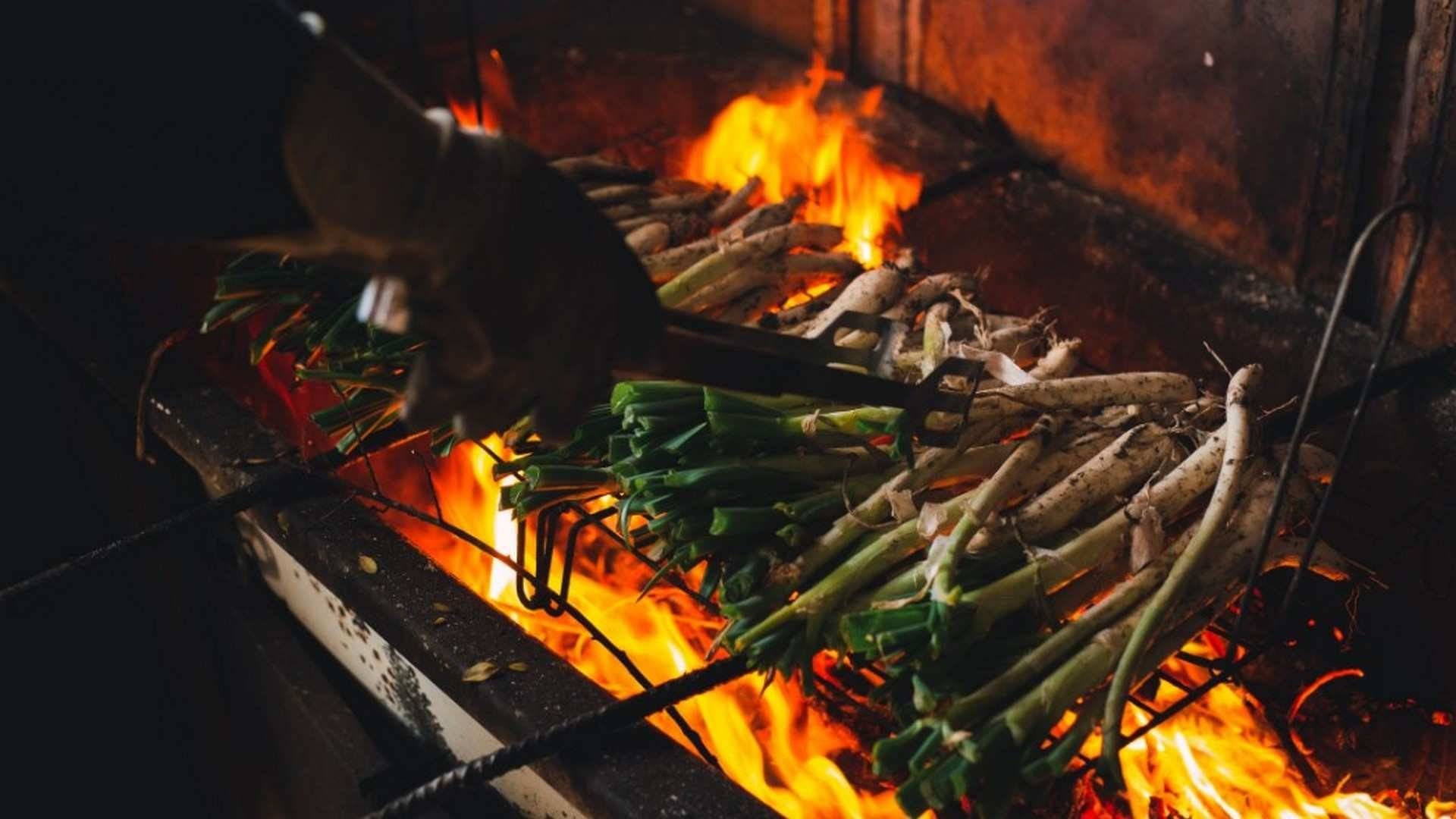 Los Calçot se adaptan a la nueva normalidad: los mejores restaurantes de Barcelona para degustarlos