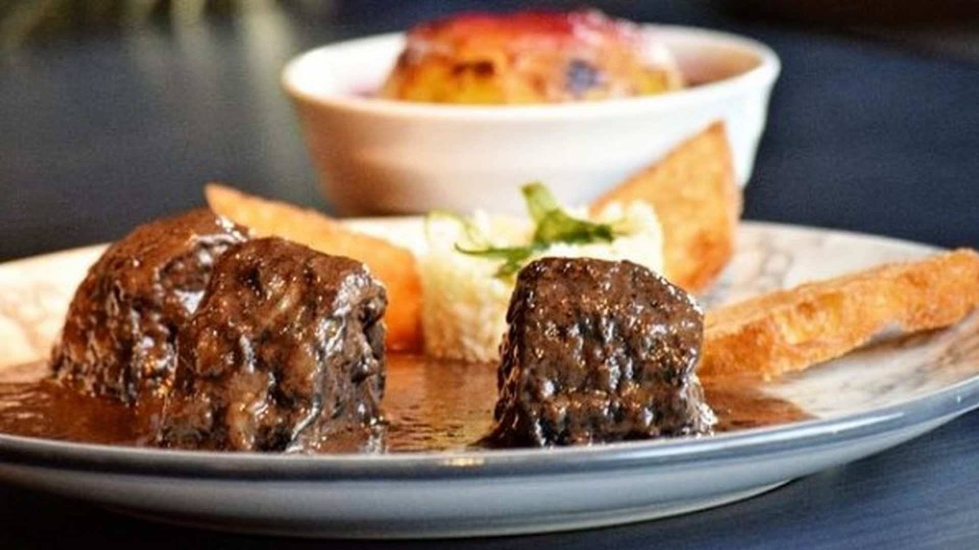 Lamprea a la bordalesa, en el restaurante Sal Negra
