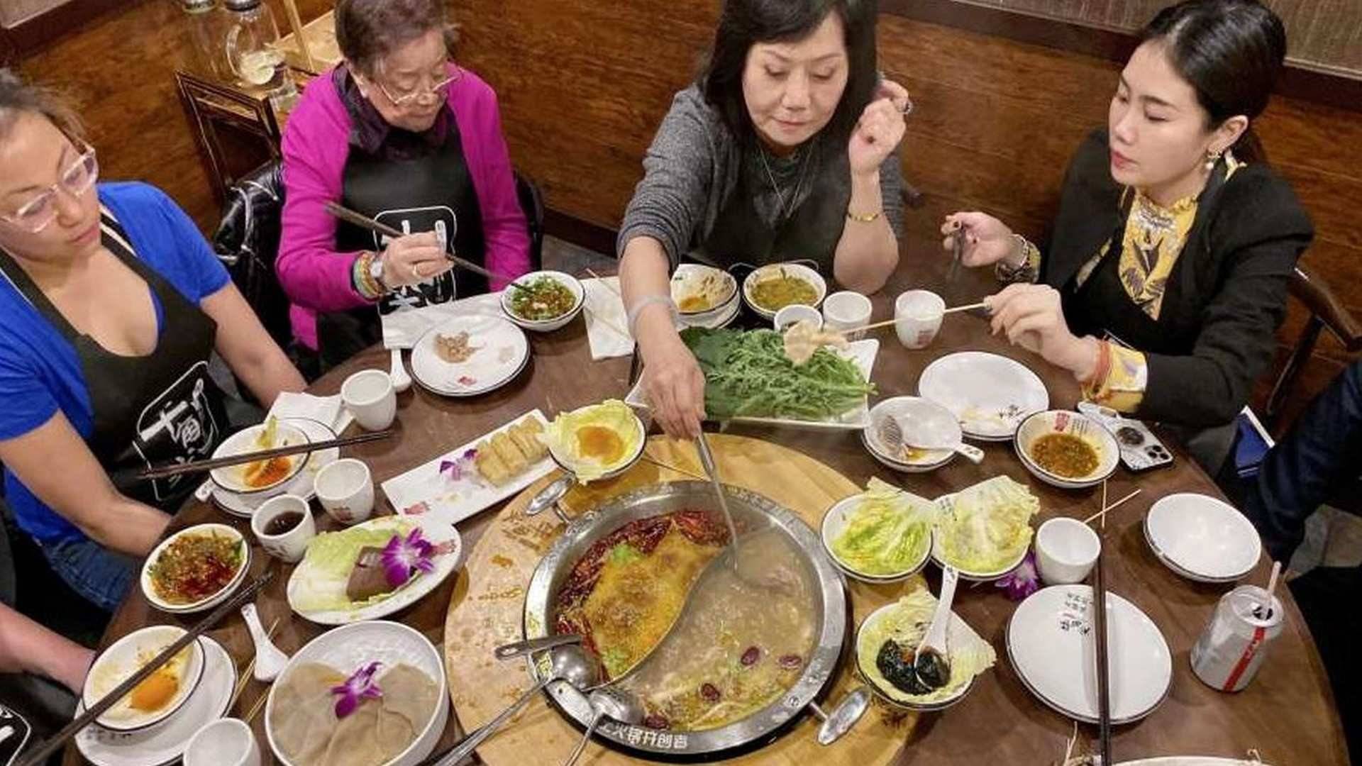 La Olla Imperial China (Hot pot) reúne a toda la familia alrededor de la mesa