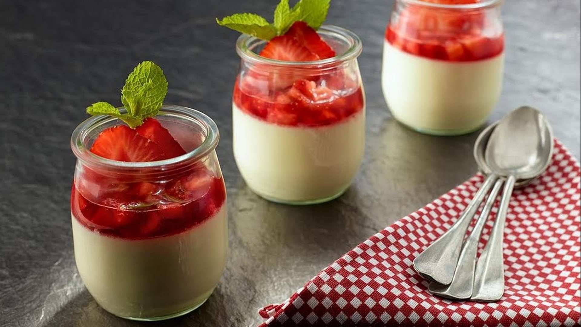 Receta fácil de Panna Cotta con fresas