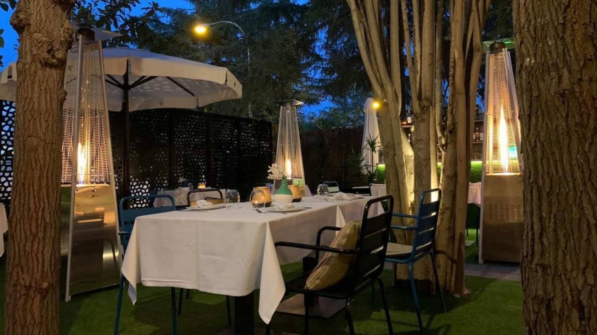 El Jardín de Alma terraza, ostras, champange y buena gastronomía