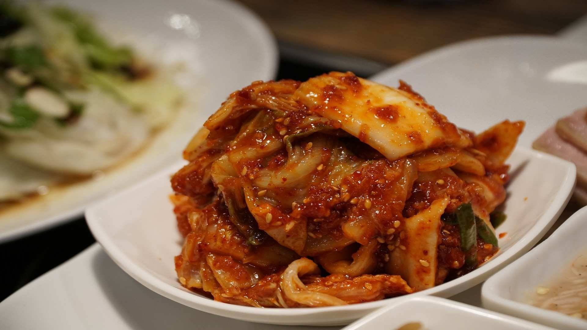 El Kimchi casero mantiene mejor los efectos probióticos de la fermentación que el Kimchi enlatado.
