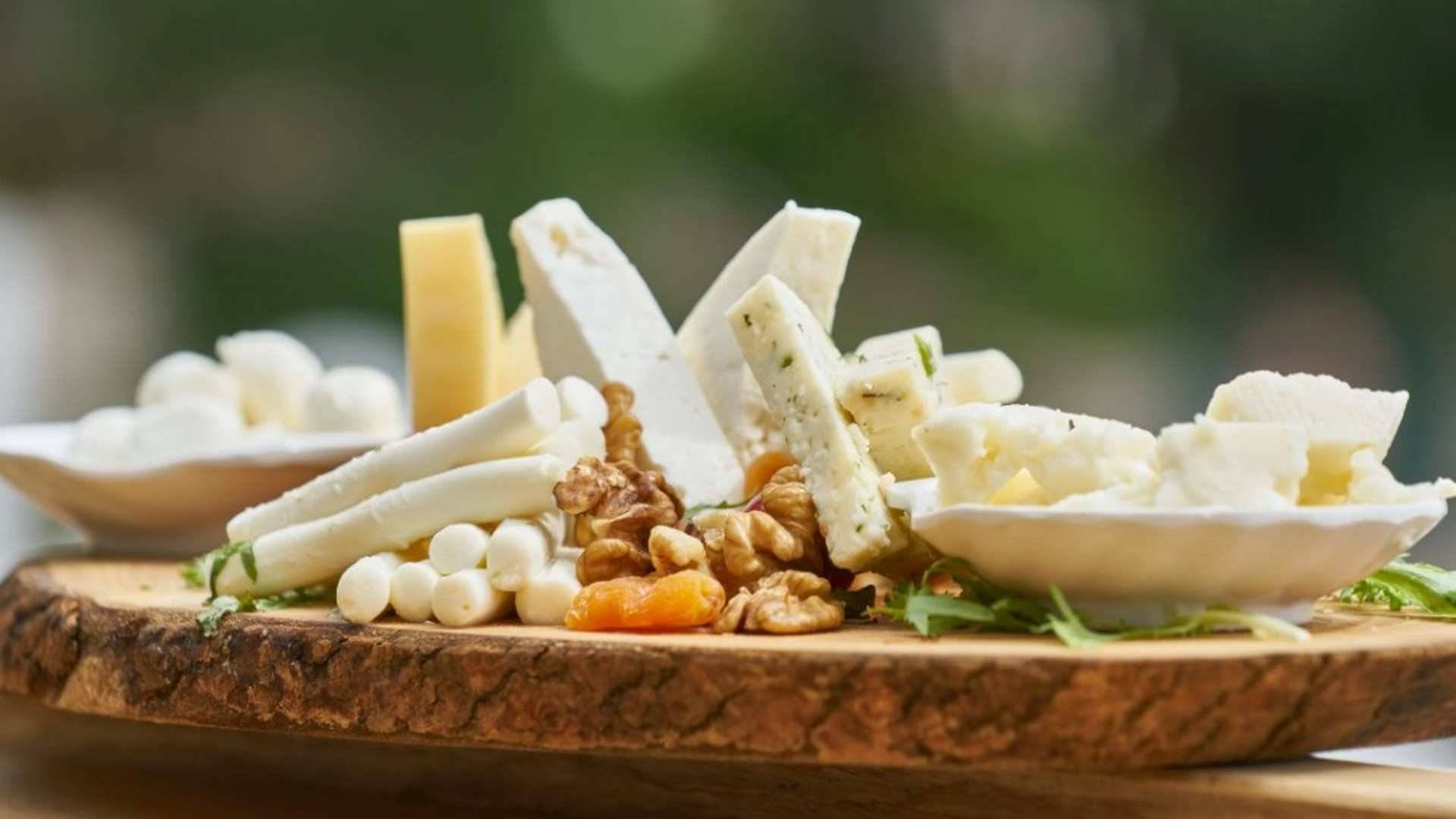 El queso es un alimento recomendado durante la menopausia por su aporte de vitamina D