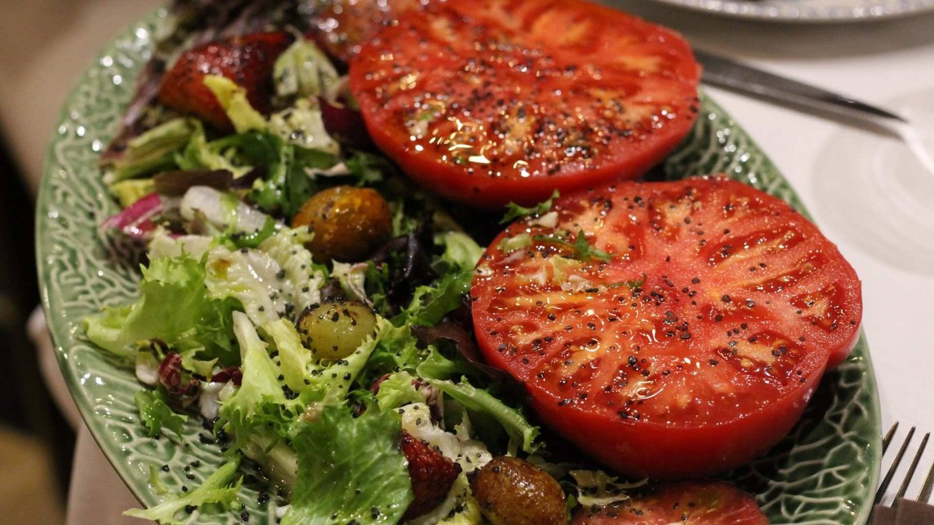 Un clásico que no puedes dejar escapar: los espectaculares tomates de la Posada del Nuncio