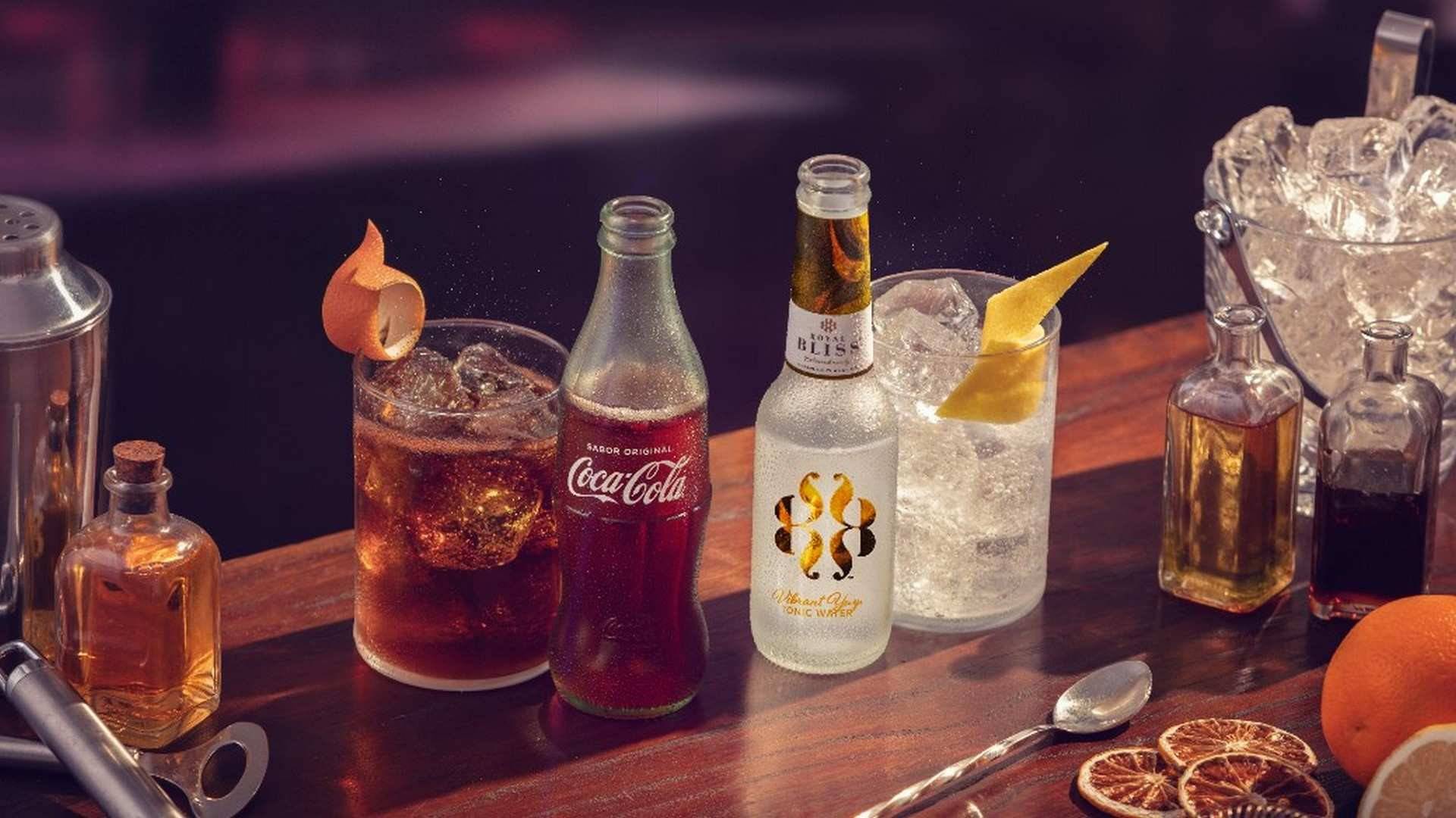 La tendencia es clara: elegimos mixers premium. Coca-Cola, Fanta y Royal Bliss son imprescindibles para una combinación perfecta.
