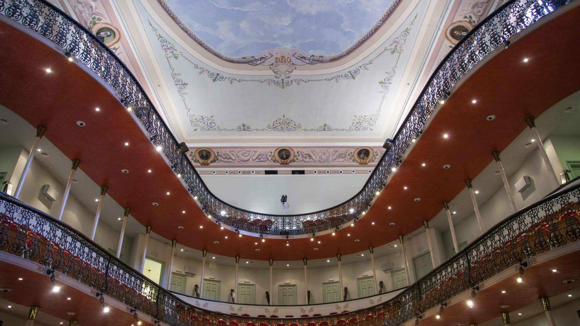 El teatro Carolina Coronado de Almendralejo, con los magníficos anfiteatros.
