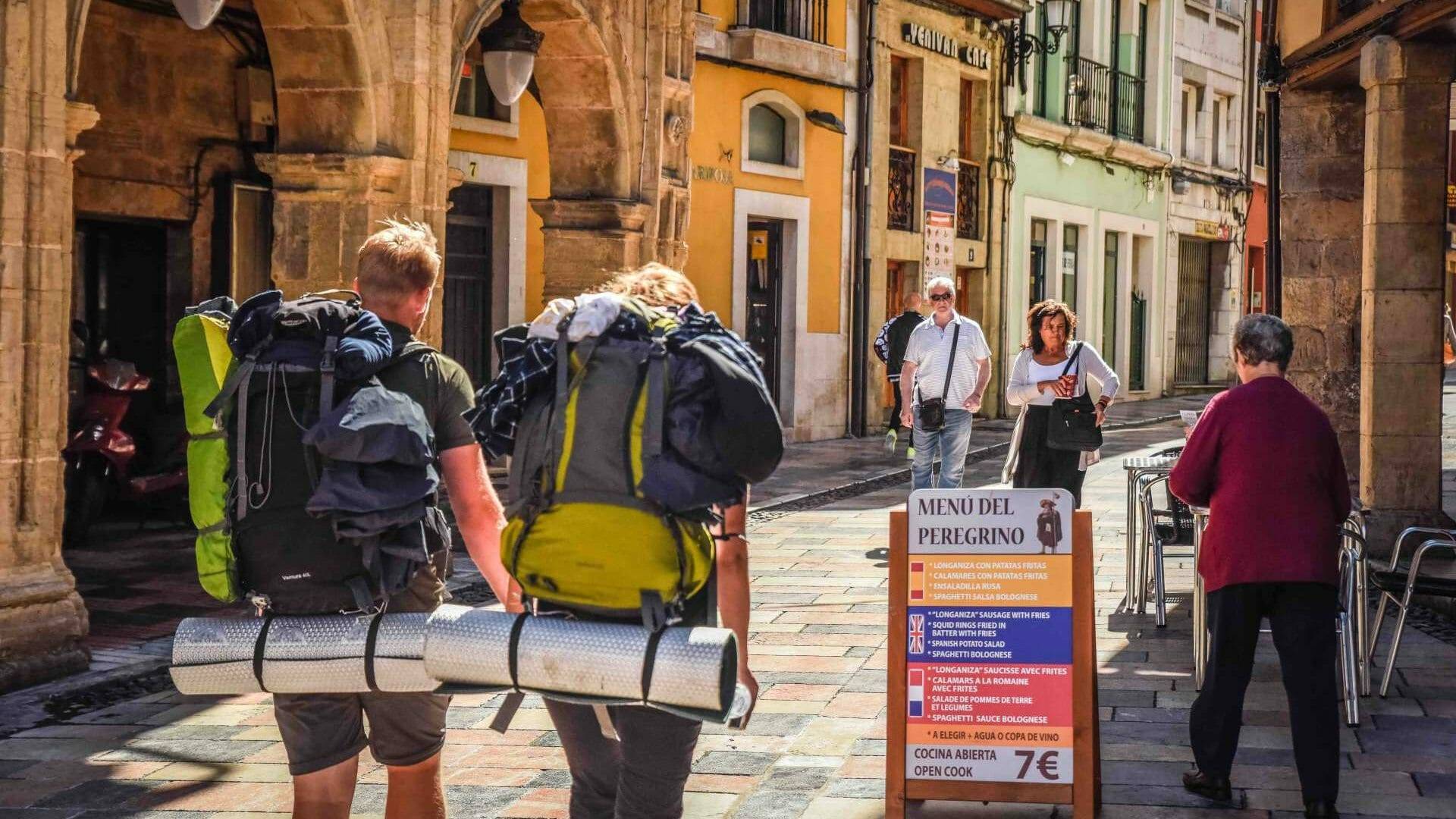 La calle Rivero tiene cinco siglos de historia y es el paso obligado de los peregrinos por Avilés. ©Mampiris.