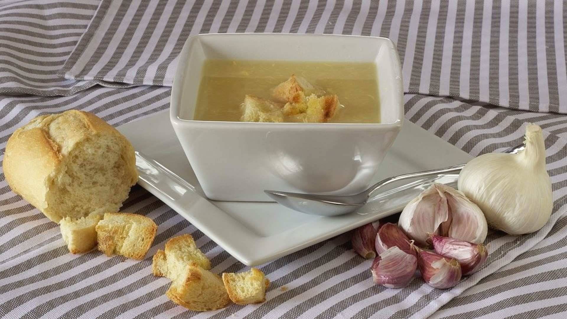sopa de ajo