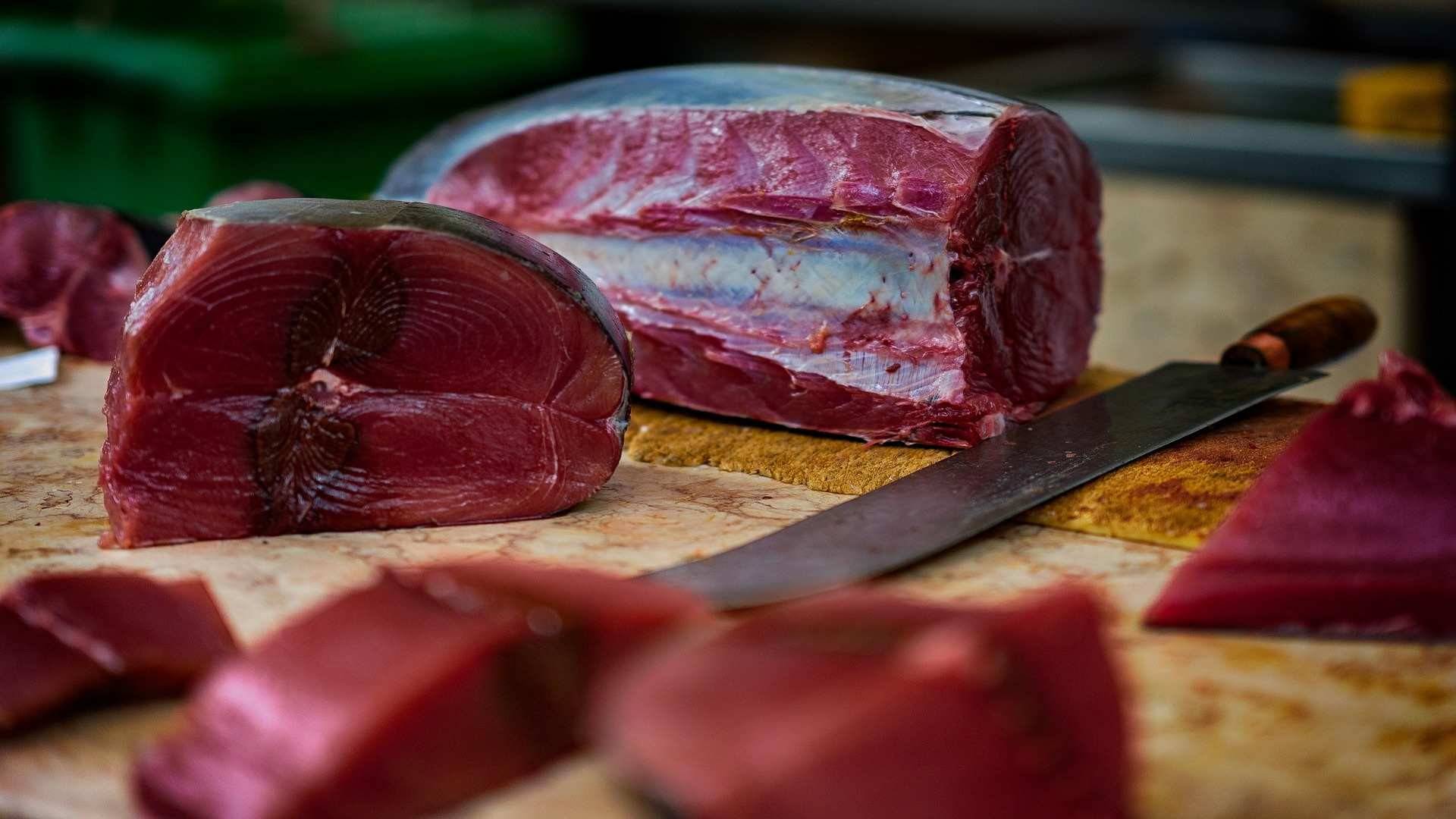Cada vez es más común que se comercialice otra variedad de atún haciéndola pasar por atún rojo de almadraba.