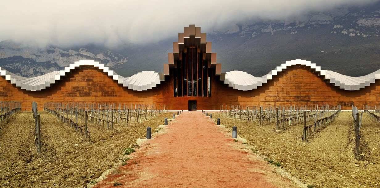 Bodegas Ysios, una joya de Calatrava en la Rioja Alavesa