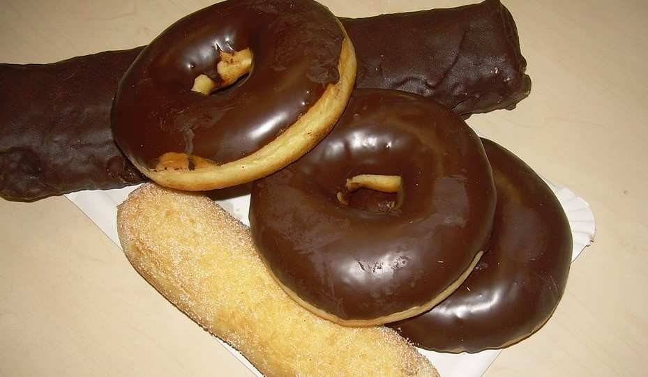 Los alimentos con grasas trans, como la bollería industrial, deben desaparecer de tu dieta su quieres controlar tus niveles de colesterol