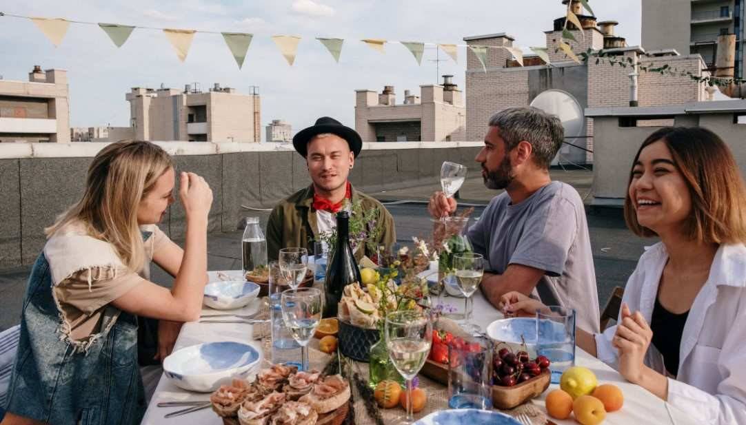 Desde el principio, reunirnos alrededor de alimentos ha supuesto un motivo de celebración.