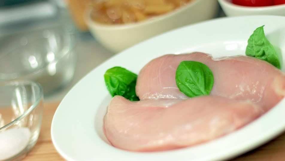 Carnes poco grasas como el pavo, pollo, conejo..