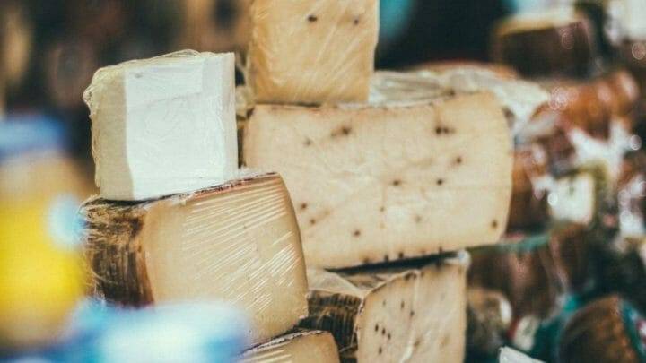 Descubre cuáles son los mejores quesos para disfrutar como entrante